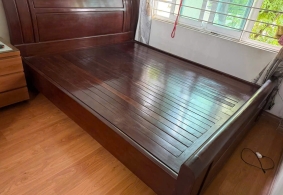 Thanh Lý Giường Gỗ Cũ Khi Chuyển Nhà: Kinh Nghiệm Hữu Ích