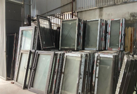Thu mua vách nhôm kính cũ uy tín – Thanh toán tiền mặt nhanh