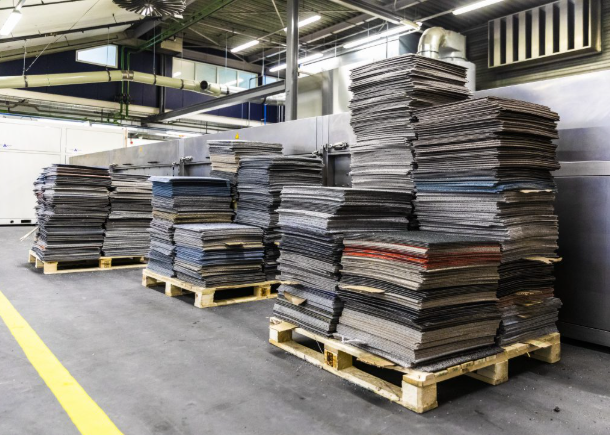 Vì sao nên chọn dịch vụ thu mua thảm cũ thay vì tự thanh lý?